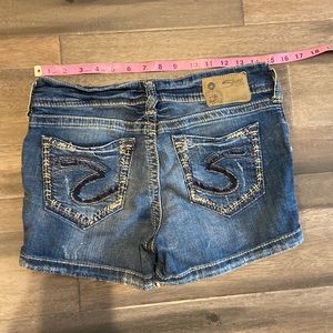 Silver jean shorts size 28